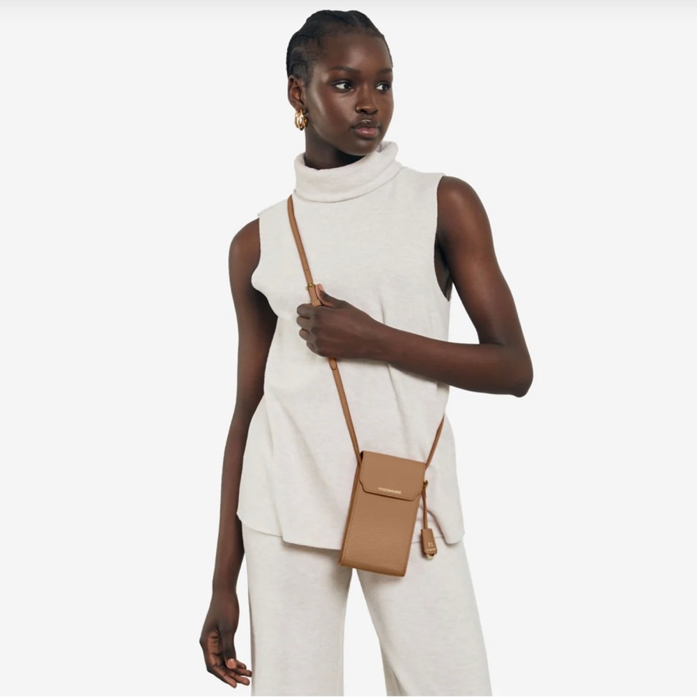 Maison de sabre phone pouch in sandstone brown